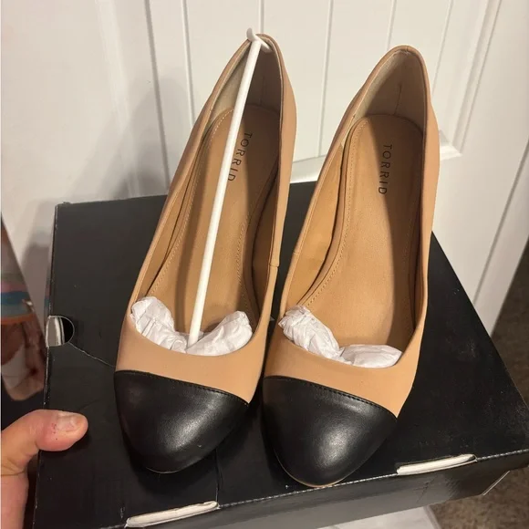 Women’s Torrid Black and Tan Heels, 10 Wide - Picture 1 of 6